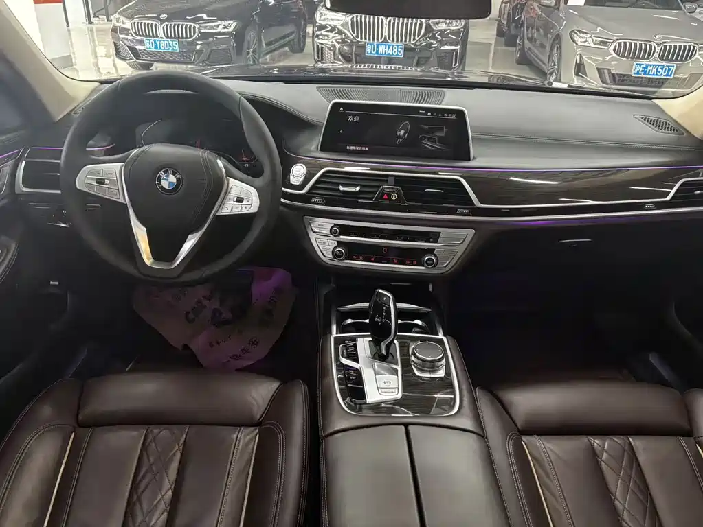 BMW 7 Series — миниатюра 9
