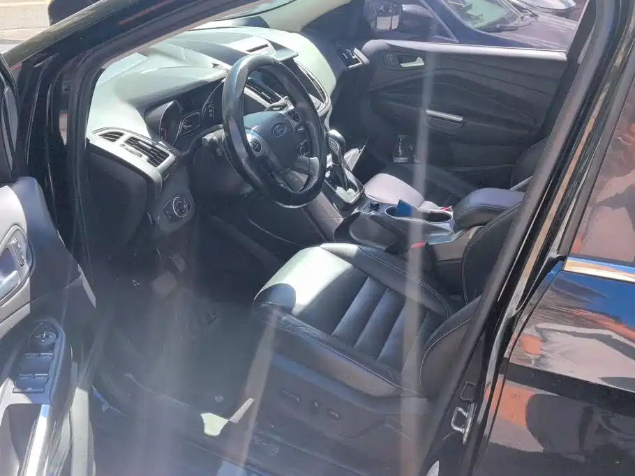 Ford Kuga — миниатюра 8
