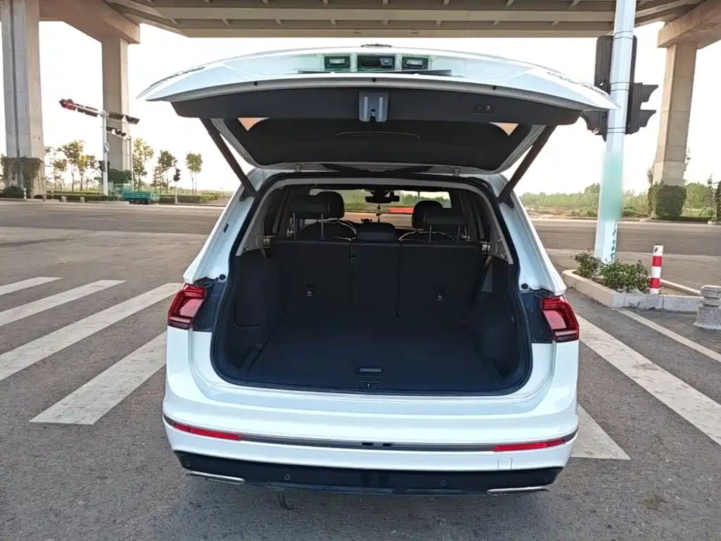 Volkswagen Tiguan L PHEV — миниатюра 19