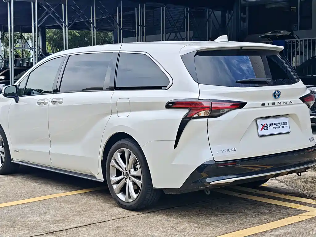 Toyota Sienna — миниатюра 5