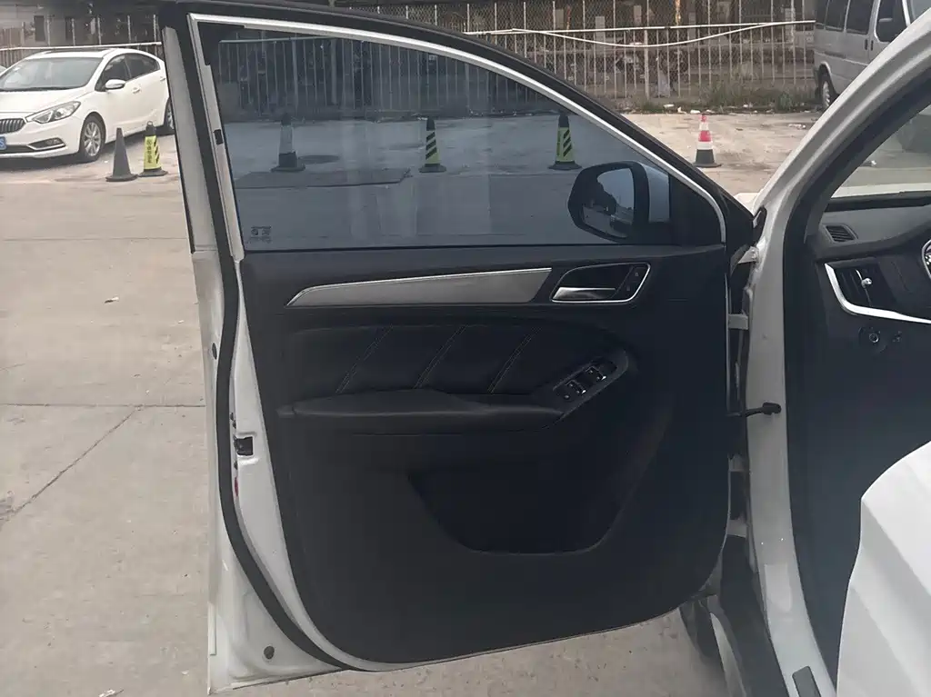 Roewe RX5 — миниатюра 8