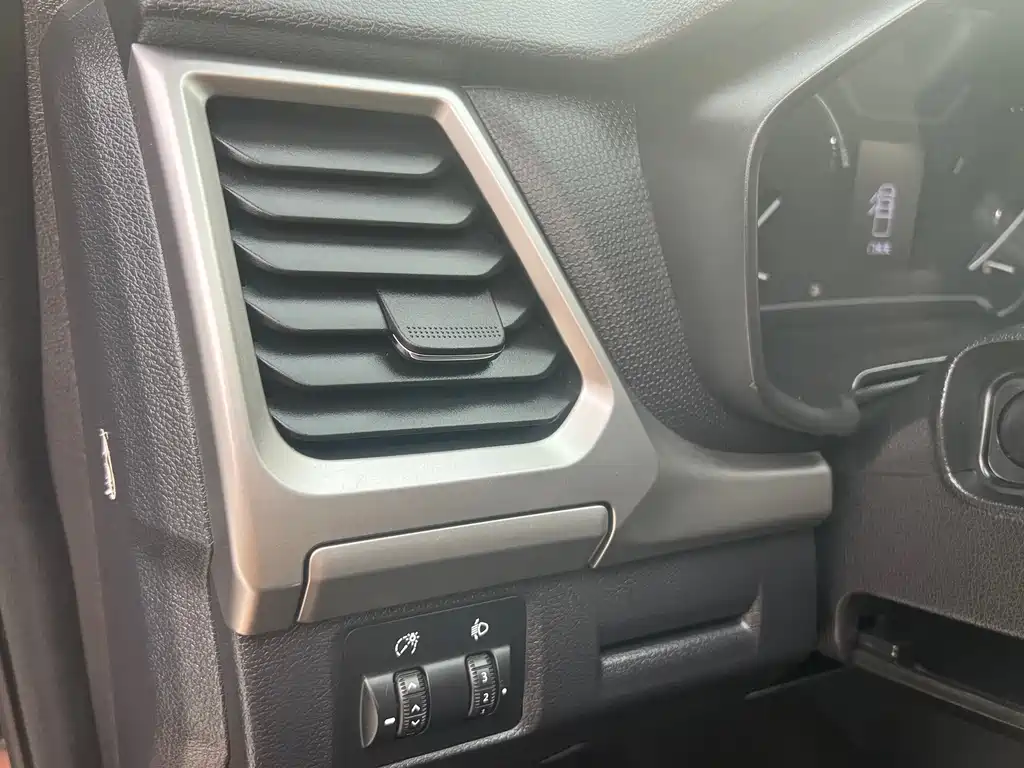 SAIC MAXUS CHASE T60