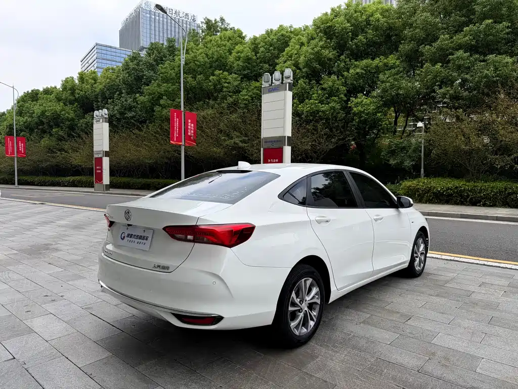 Buick Verano — миниатюра 8
