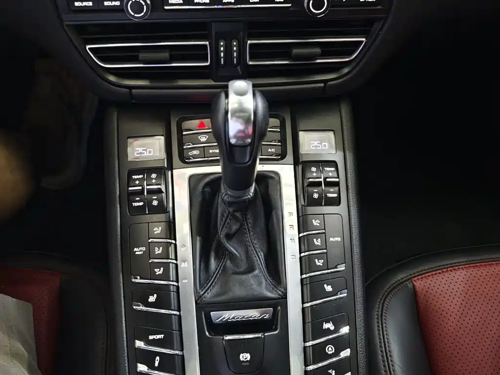 Porsche Macan — миниатюра 14