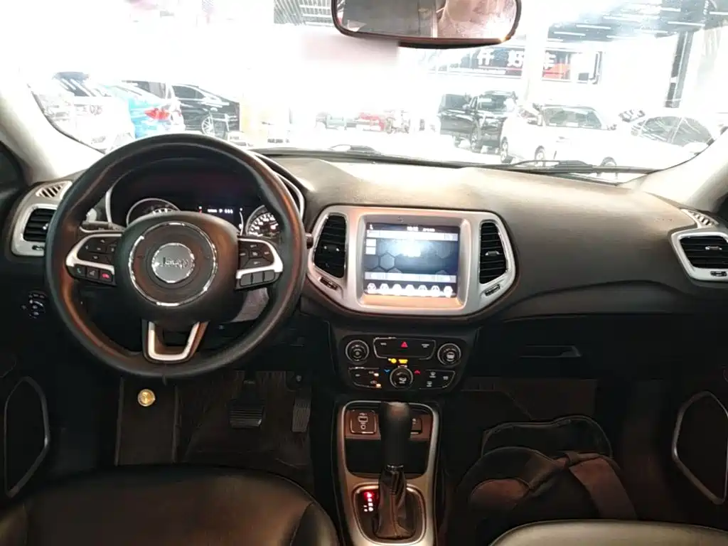 Jeep Compass — миниатюра 10
