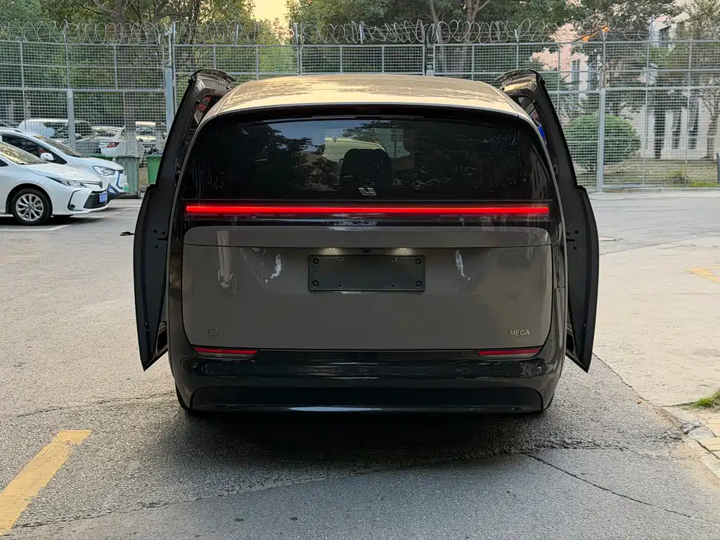 Li Auto Li MEGA — миниатюра 17