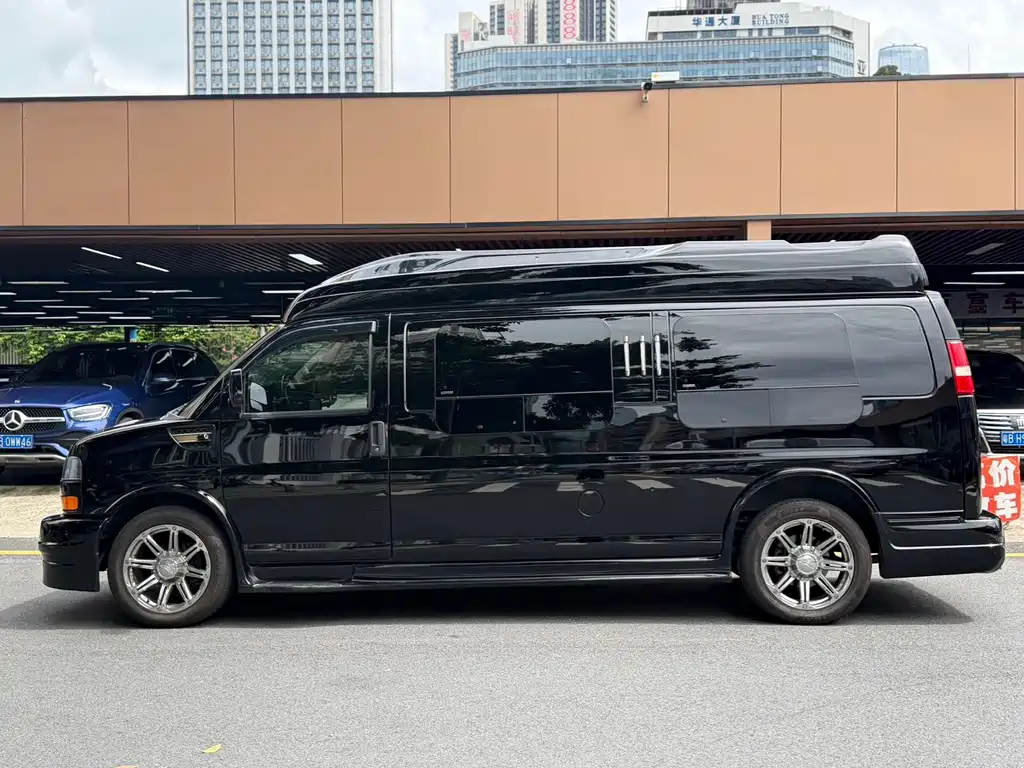 GMC Savana — миниатюра 3