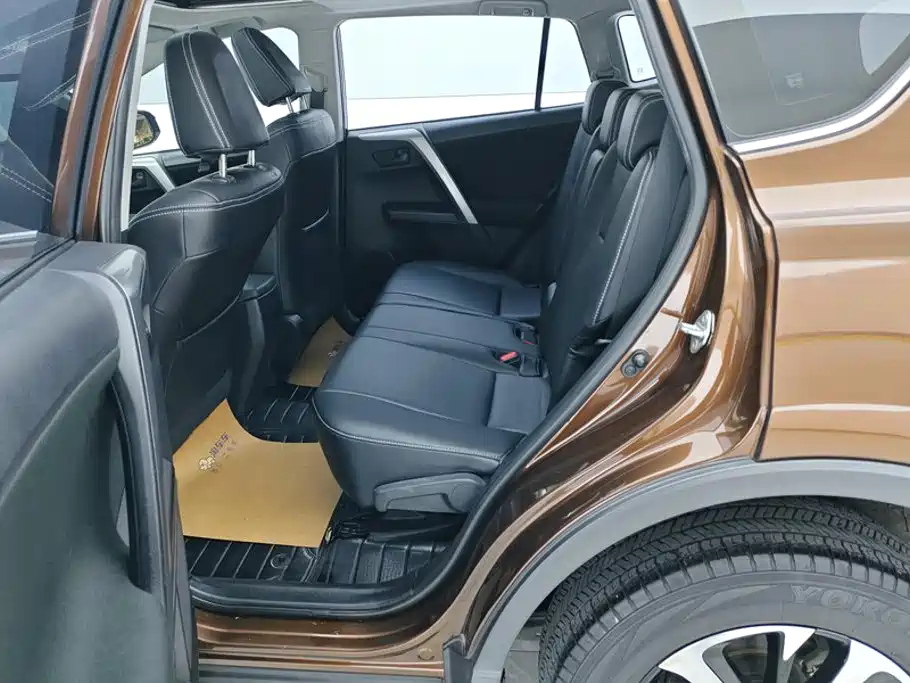 Toyota RAV4 — миниатюра 11