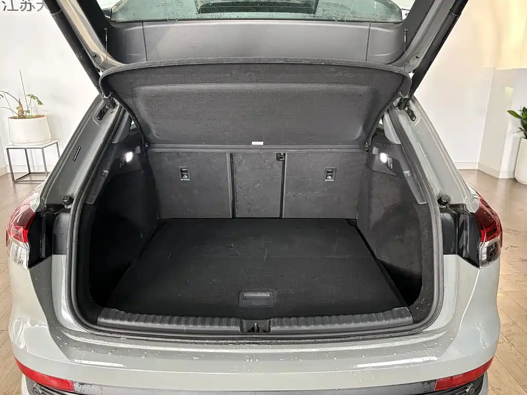 Audi Q4 e-tron — миниатюра 6