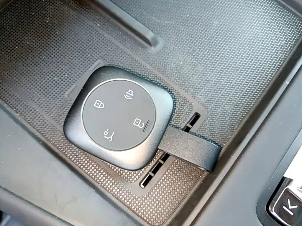 Volvo XC70 PHEV — миниатюра 9