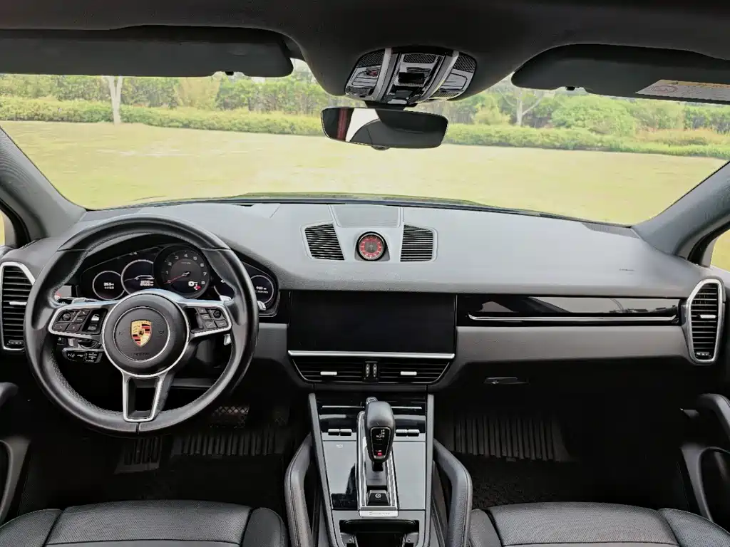 Porsche Cayenne — миниатюра 6