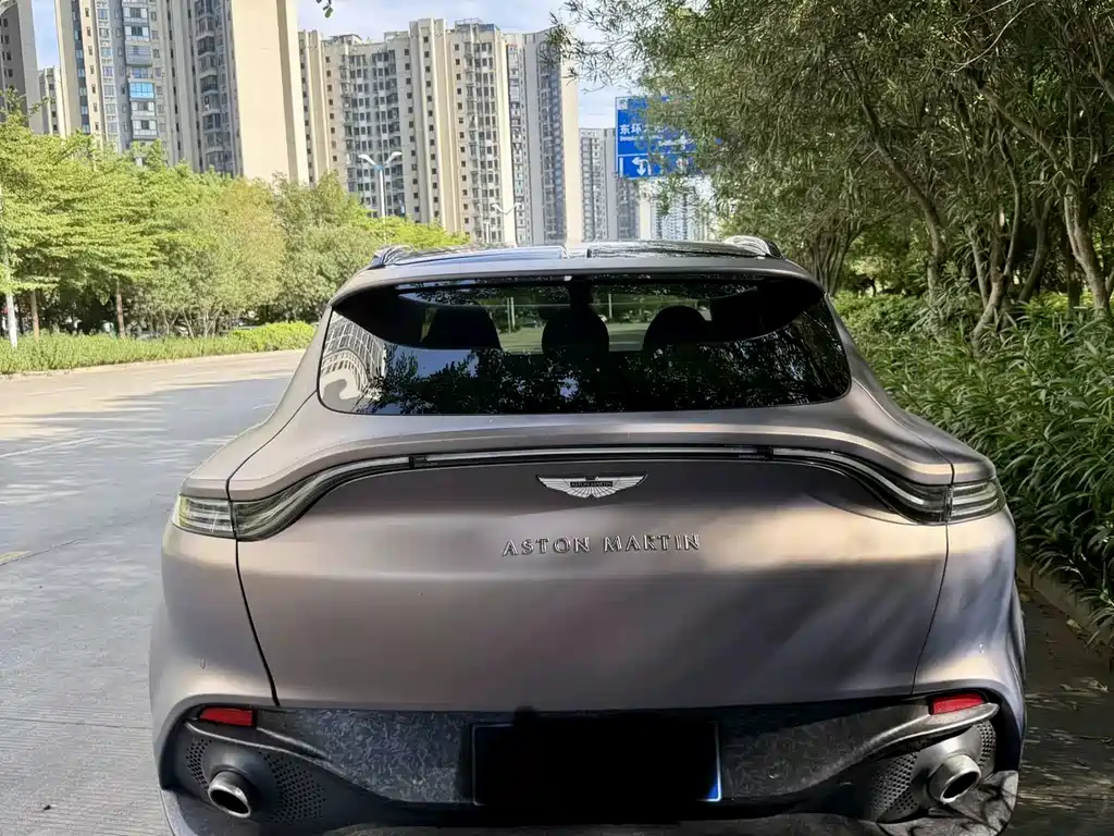 Aston Martin DBX — миниатюра 3