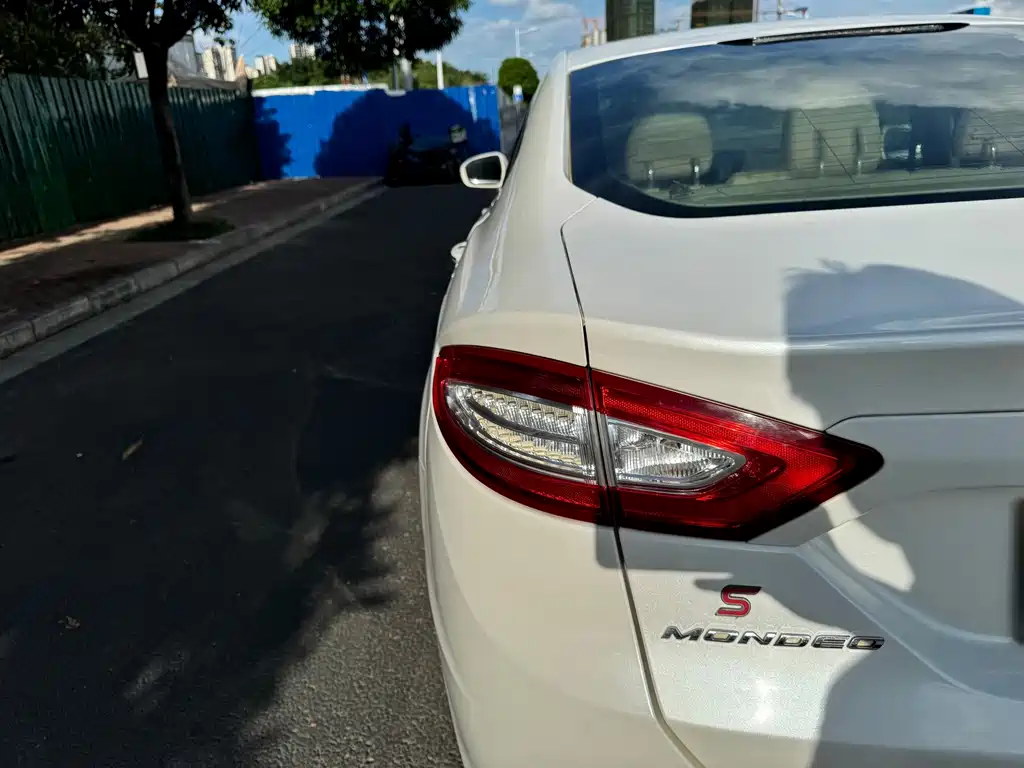 Ford Mondeo — миниатюра 15