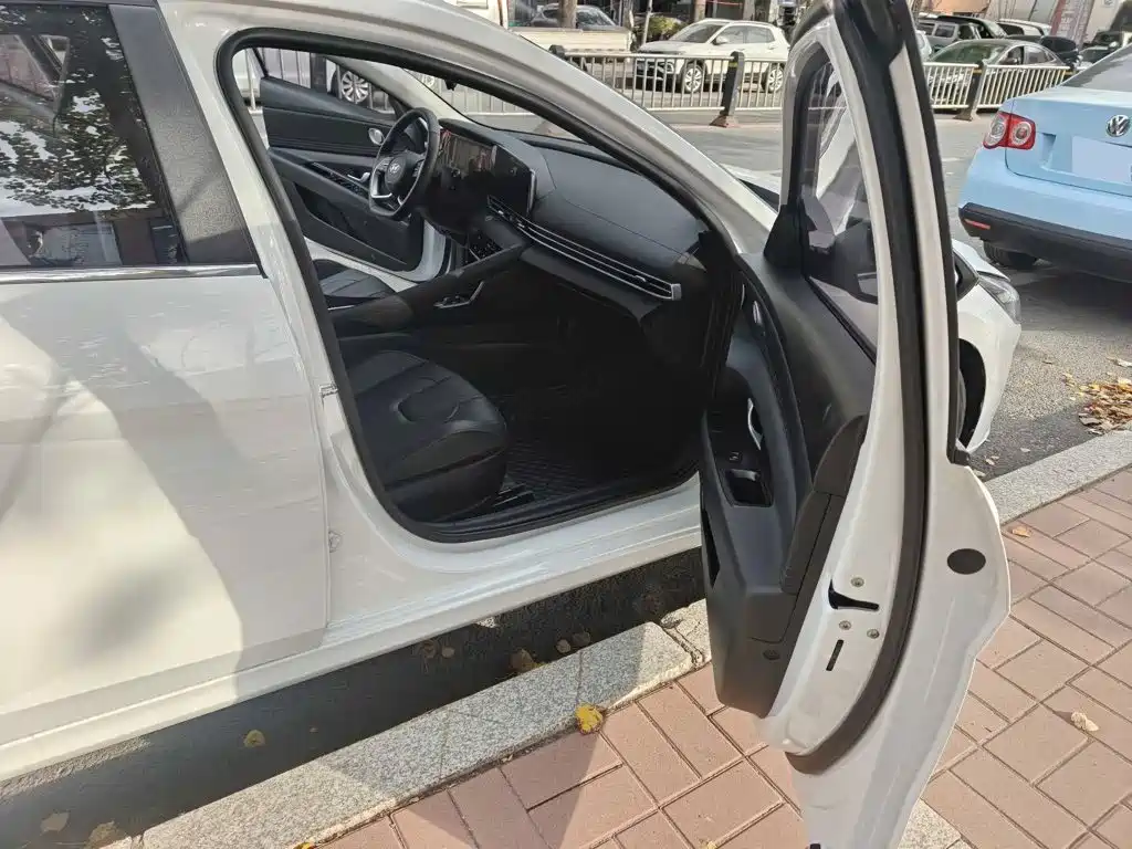 Hyundai Elantra — миниатюра 12