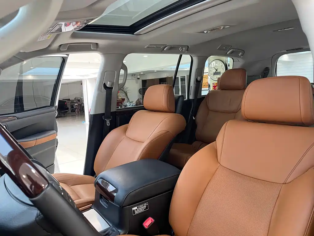 Lexus LX — миниатюра 30