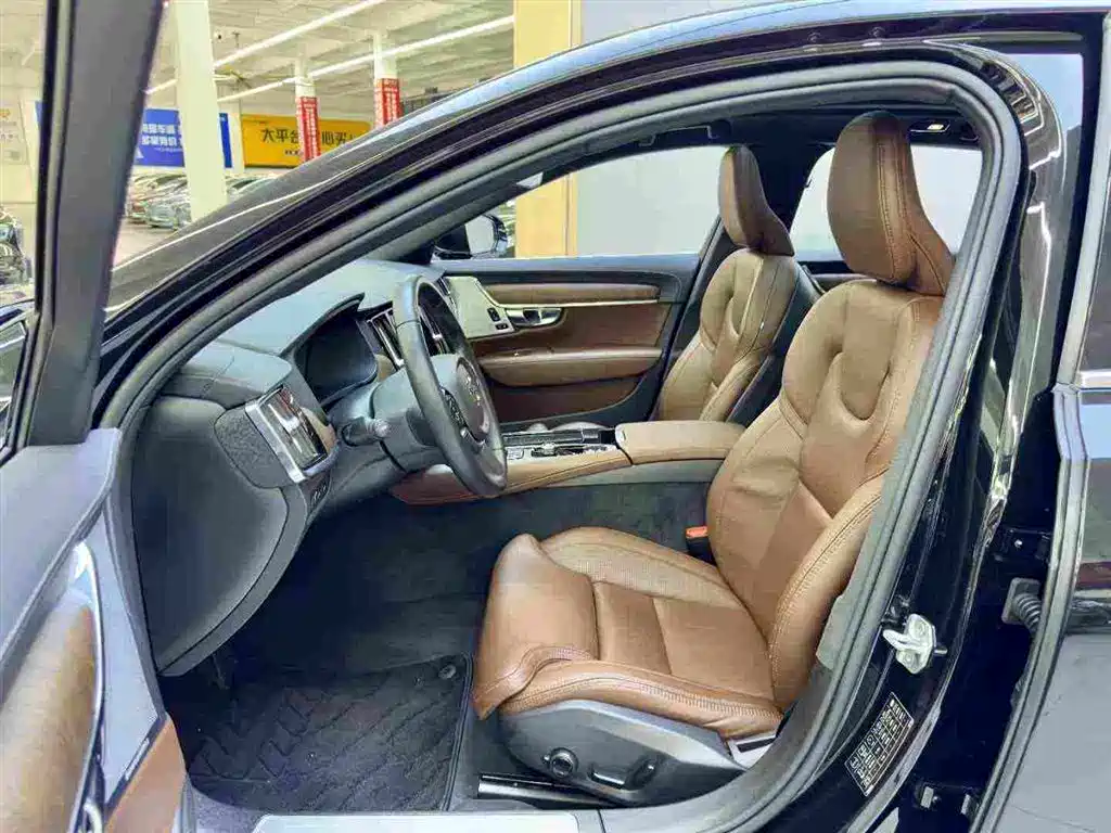 Volvo S90 2022 T8 E Luxury