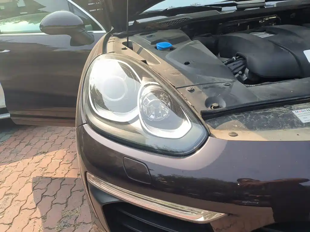 Porsche Cayenne — миниатюра 7