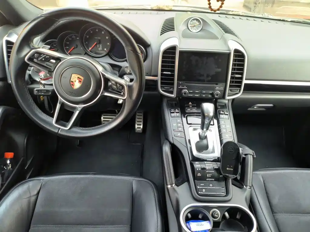Porsche Cayenne — миниатюра 10