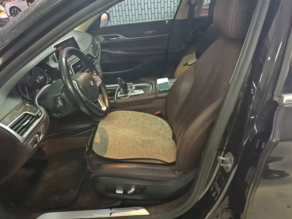 BMW 7 Series — миниатюра 15