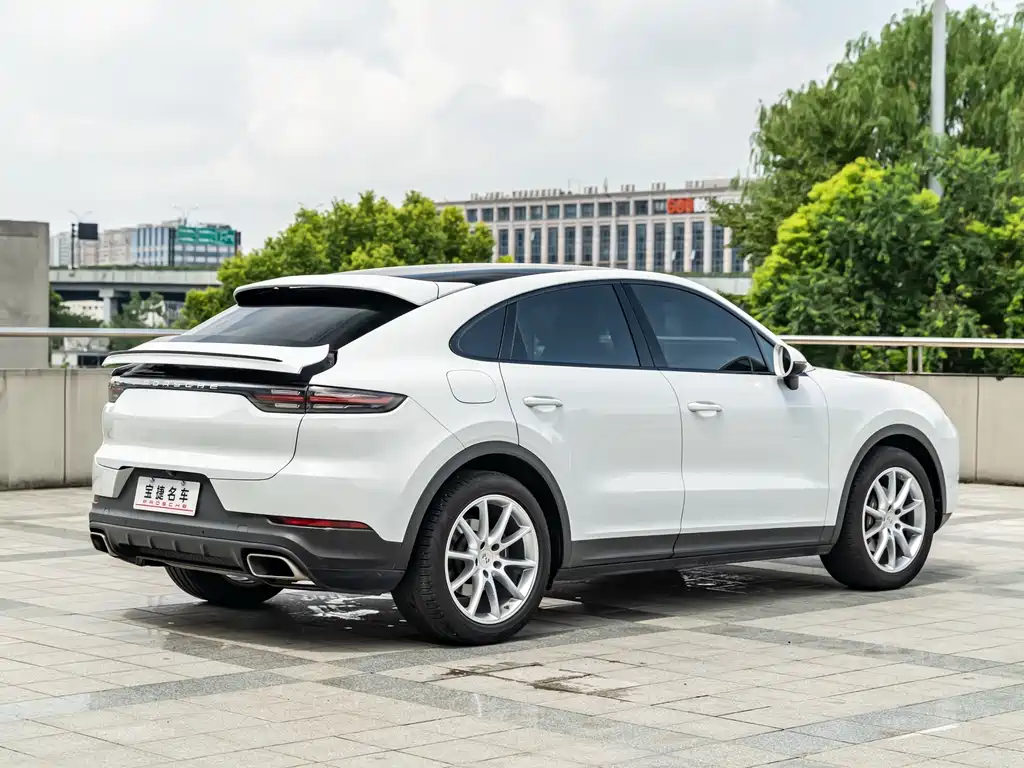 Porsche Cayenne — миниатюра 7