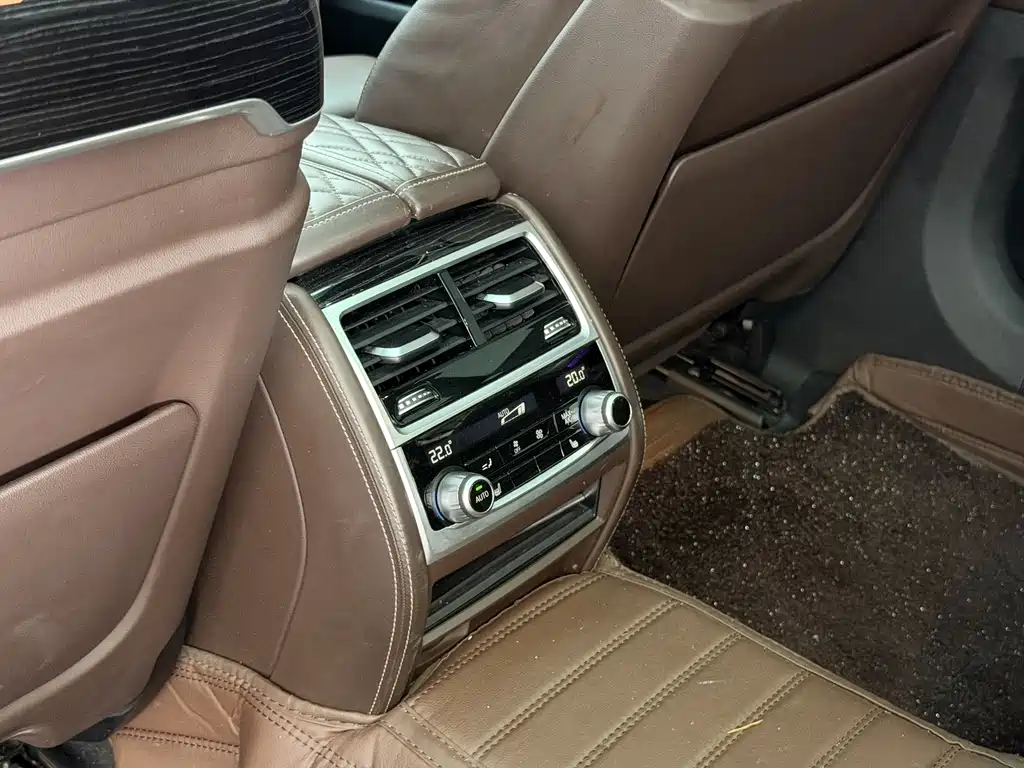 BMW 7 Series — миниатюра 14