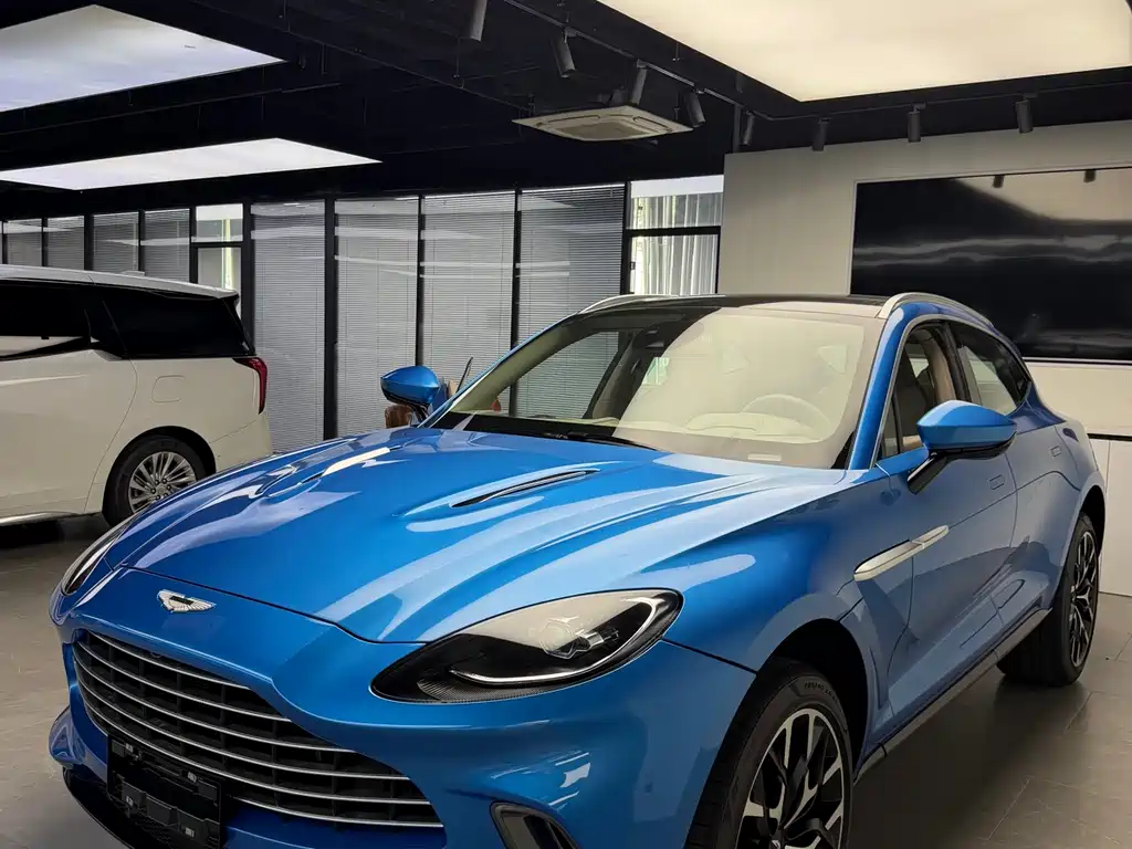 Купить Aston Martin DBX