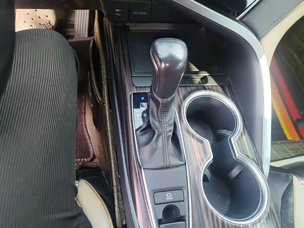 Toyota Camry — миниатюра 14