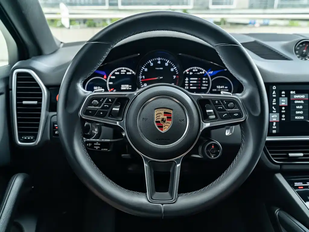 Porsche Cayenne — миниатюра 22