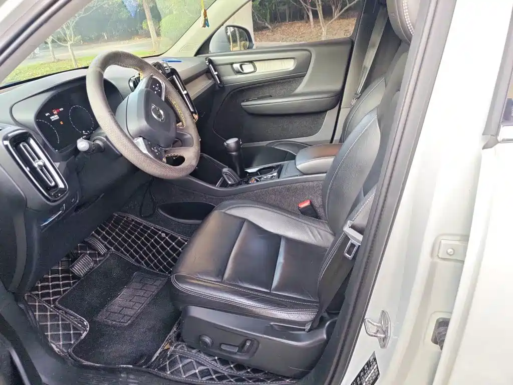 Volvo XC40 — миниатюра 11