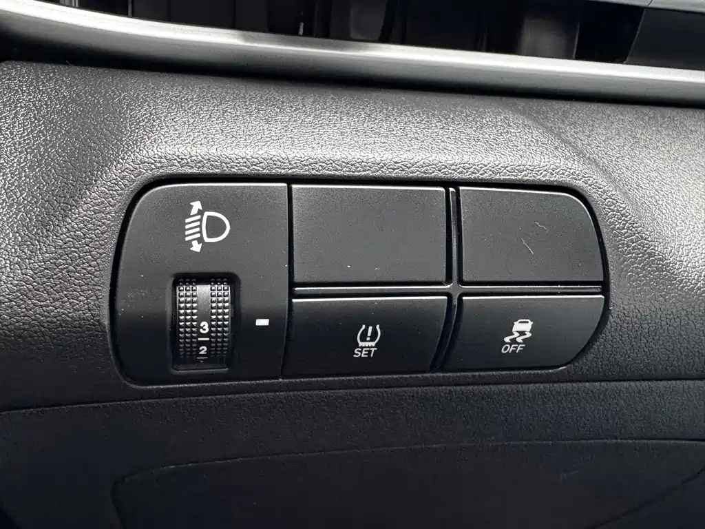 Hyundai Elantra — миниатюра 22