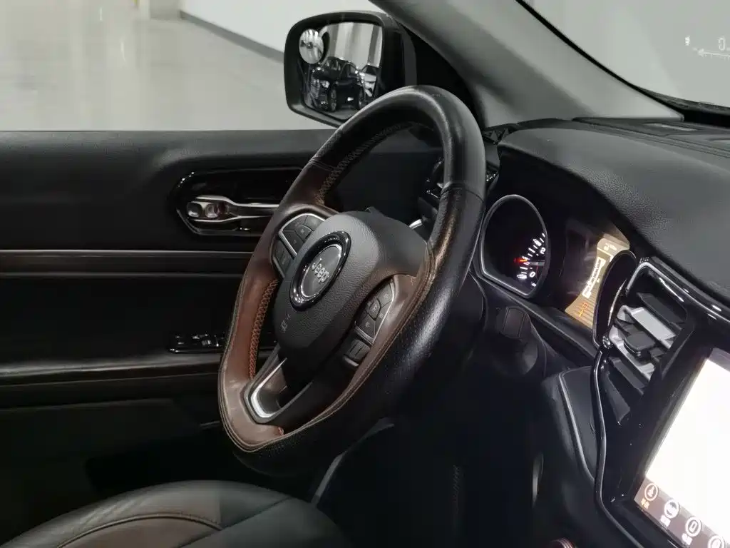 Jeep Grand Commander — миниатюра 22