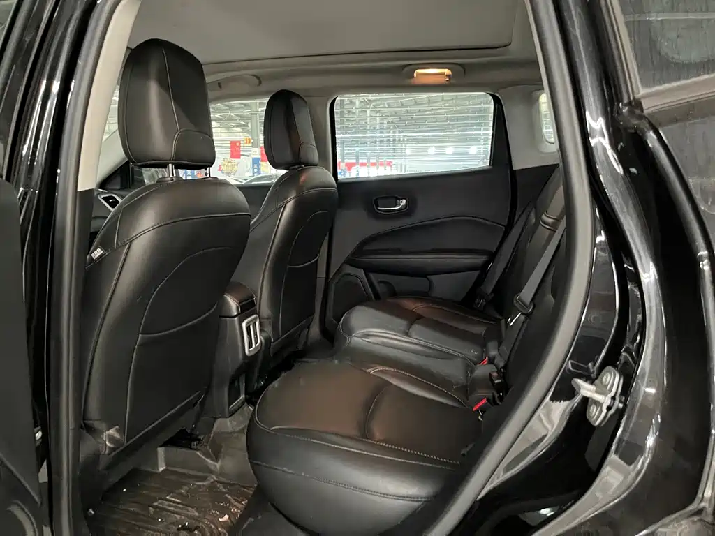 Jeep Compass — миниатюра 8