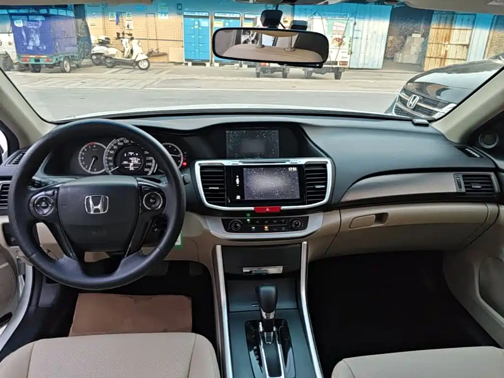 Honda Accord — миниатюра 10