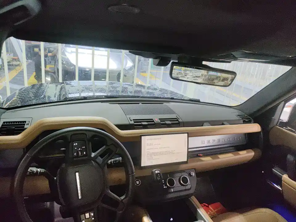 Land Rover Defender — миниатюра 4