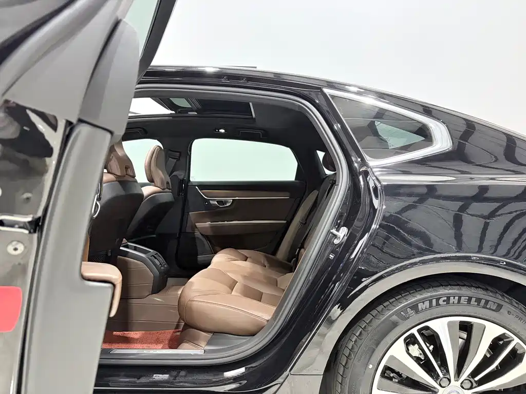Volvo S90 — миниатюра 15