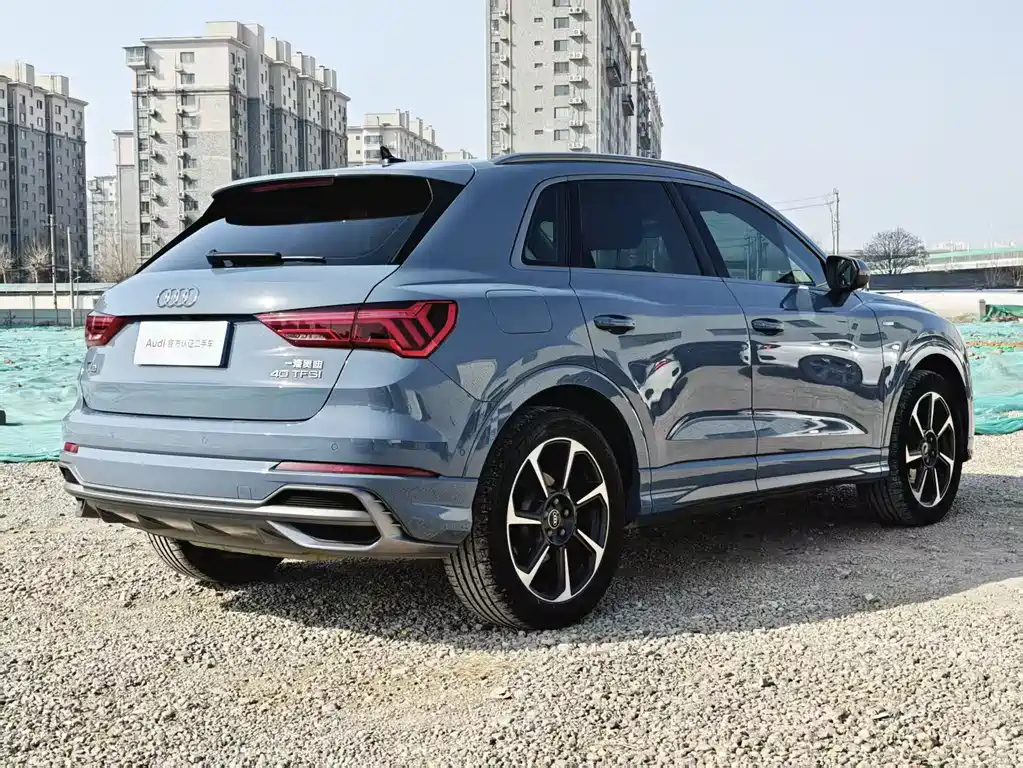 AUDI Q3