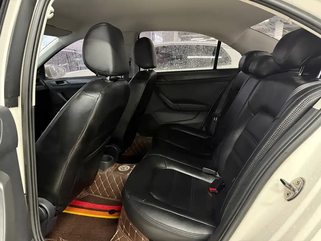 Volkswagen Santana — миниатюра 4
