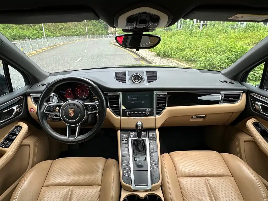 Porsche Macan — миниатюра 8