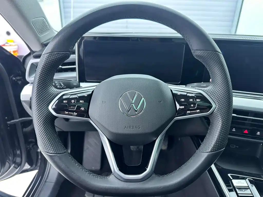 VOLKSWAGEN LINGDU