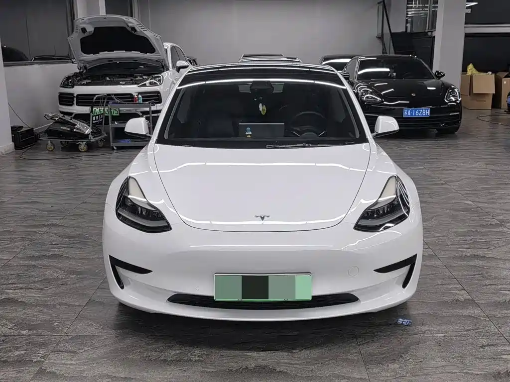 Tesla Model 3 — миниатюра 2