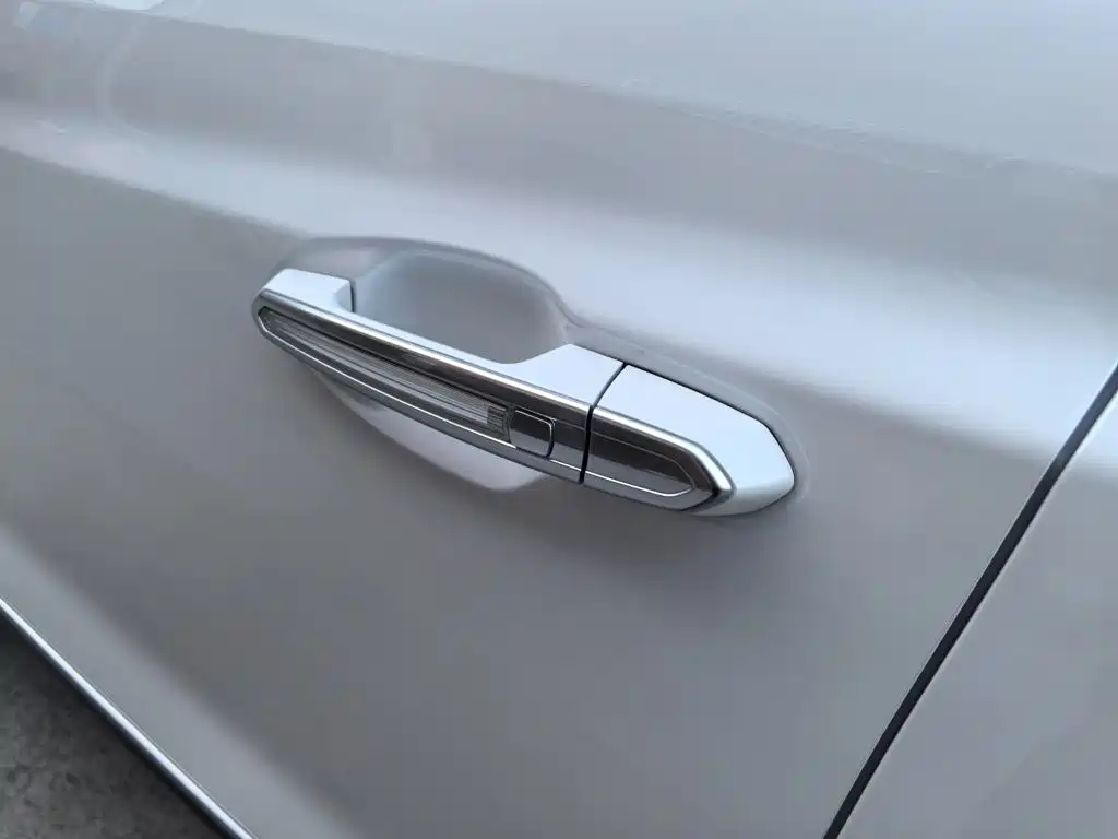 Cadillac XT5 — миниатюра 8