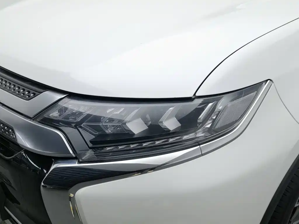 Mitsubishi Outlander — миниатюра 7