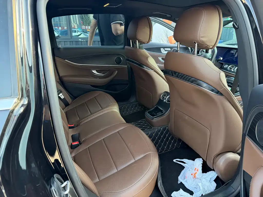 Mercedes-Benz E-Class — миниатюра 3