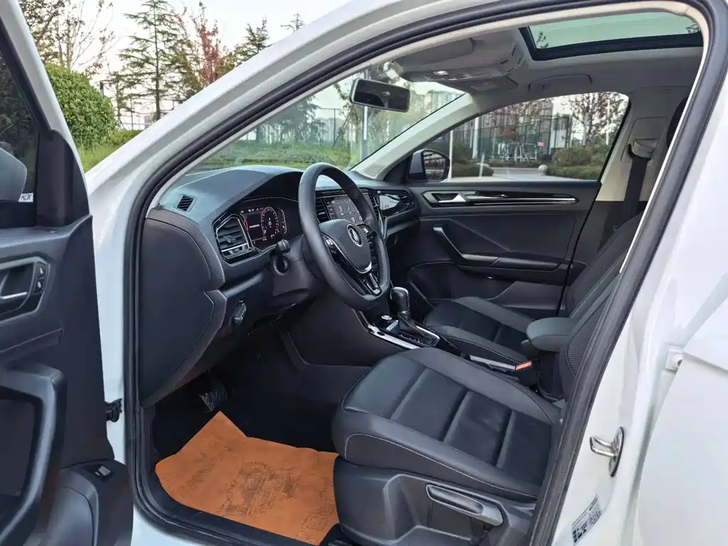 Volkswagen T-Roc — миниатюра 3