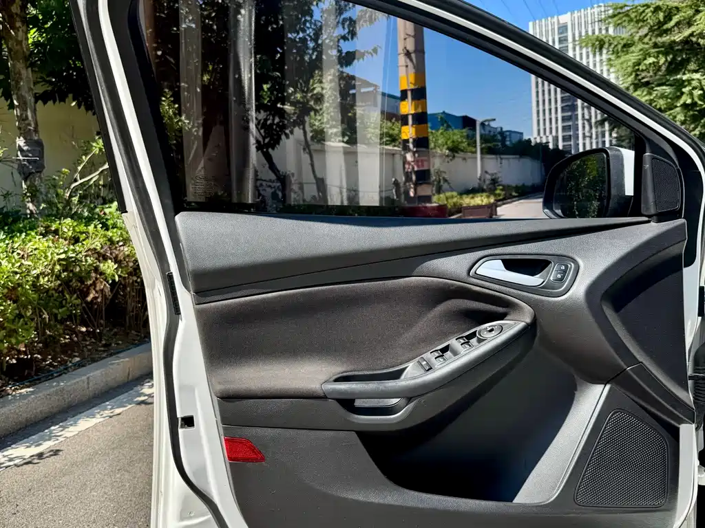 Ford Focus — миниатюра 14