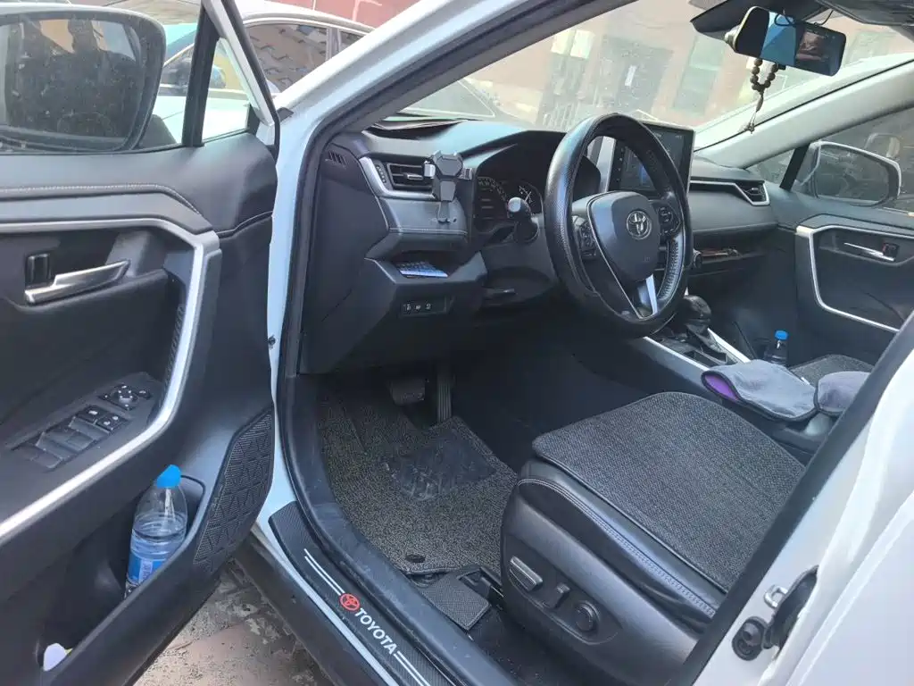 Toyota RAV4 — миниатюра 12
