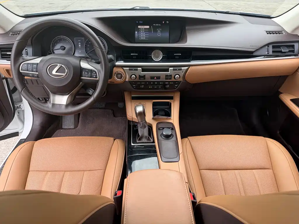Lexus ES — миниатюра 9