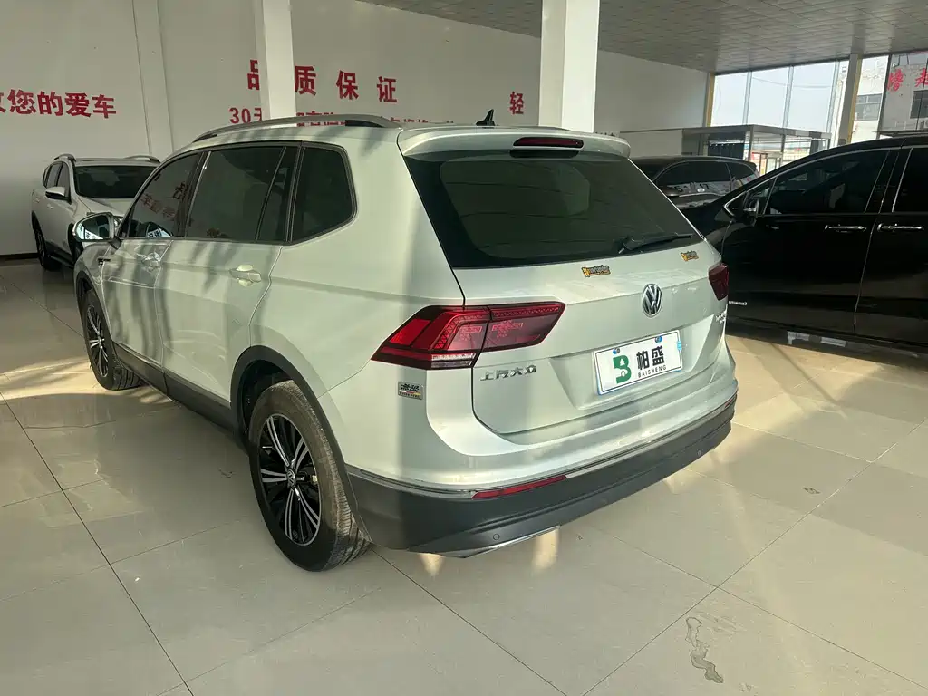 VOLKSWAGEN TIGUAN L