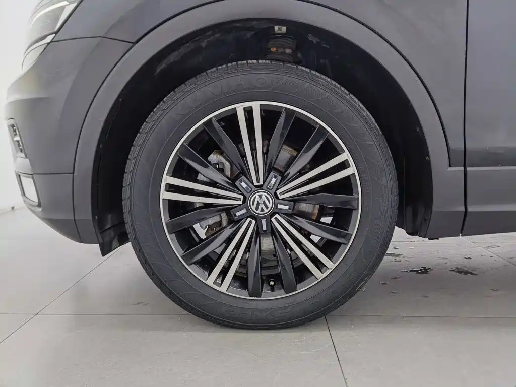 Volkswagen Tiguan L — миниатюра 17