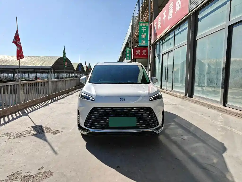Buick GL8 Hybrid — миниатюра 2